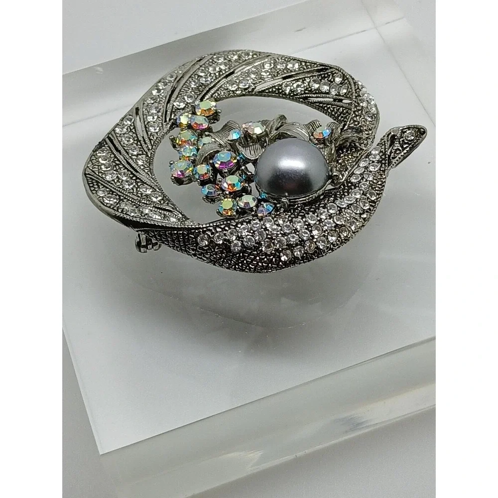 Gorgeous Vintage 90's Antique Style Grey Pearl Rhinestone Crystal AB‎ Brooch